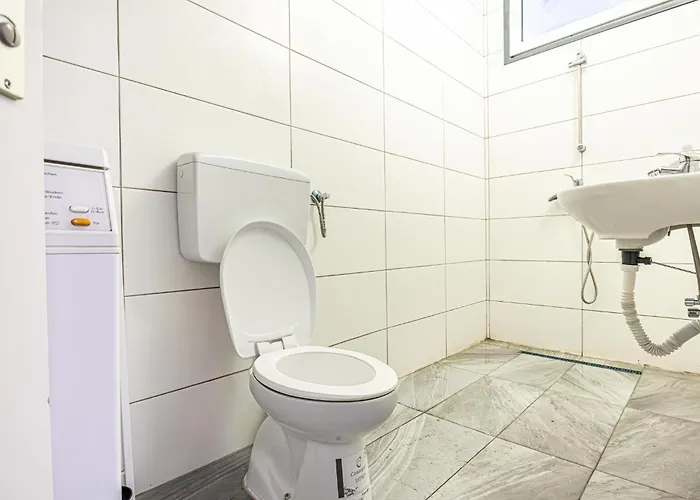 Хостел Near Schoenbrunn - Economy In Shared At Meidling Train Station *