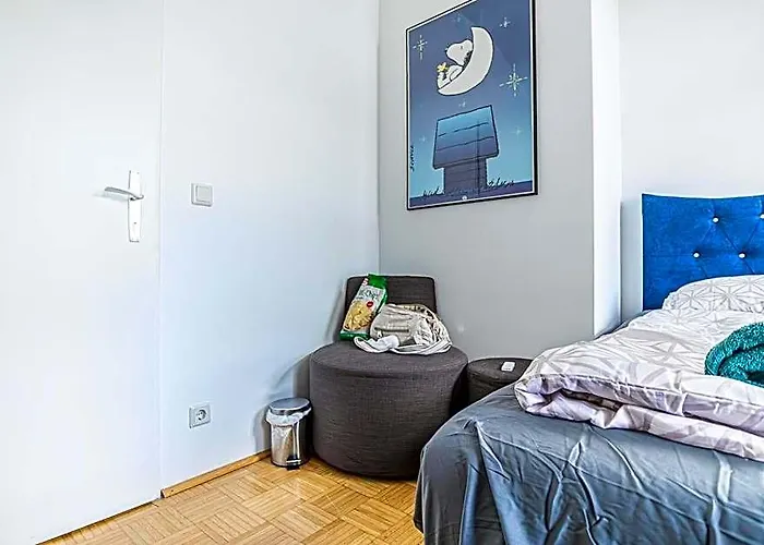 אכסניה Near Schoenbrunn - Economy In Shared At Meidling Train Station *